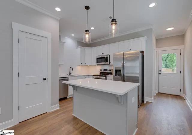 Listing Photo 3 - Condo for sale in building located at 8 Howard St, Greenville, SC 29611