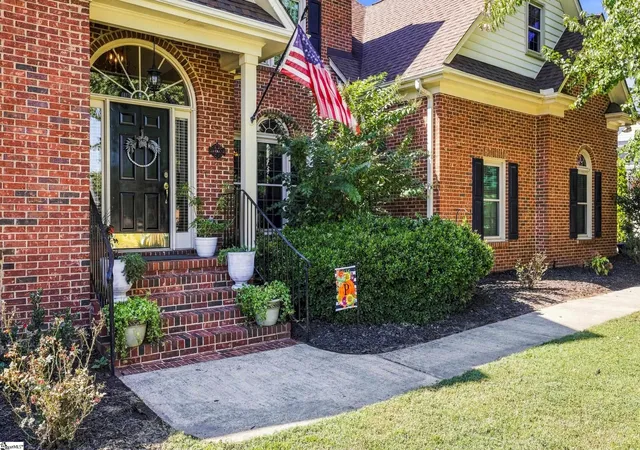 Photo 2 of Sale Pending at 7 Marigold Ct, Greenville, SC 29615 | MLS# 1606101 | Listing updated on 2026-10-21