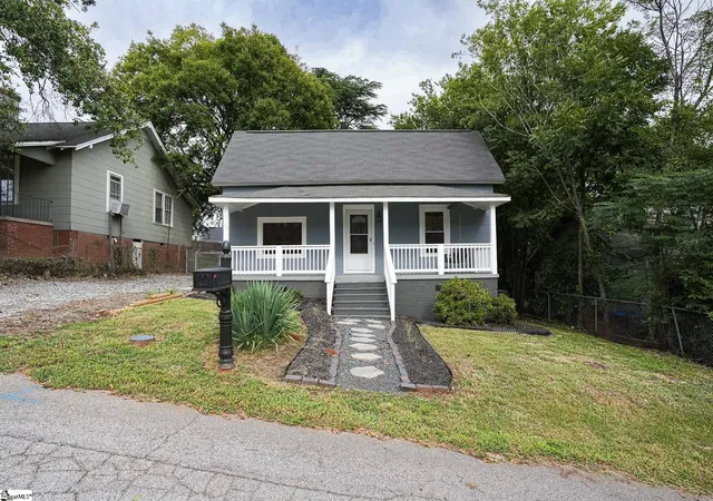 Photo 2 of Single family home for sale at 16 Pettee St, Greenville, SC 29611 | MLS# 1592805 | Listing updated on 2026-10-16