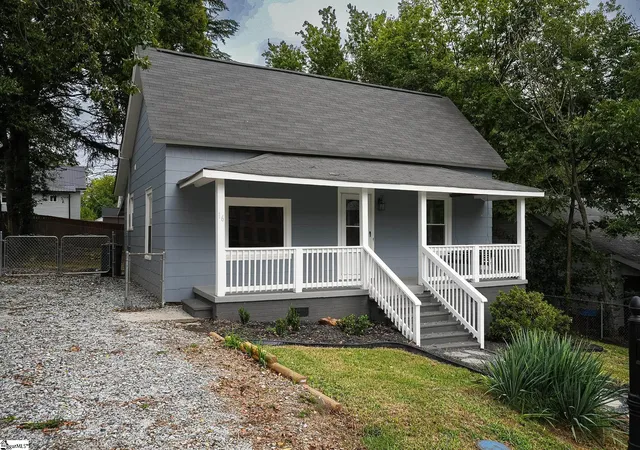 Photo 3 of Single family home for sale at 16 Pettee St, Greenville, SC 29611 | MLS# 1592805 | Listing updated on 2026-10-16