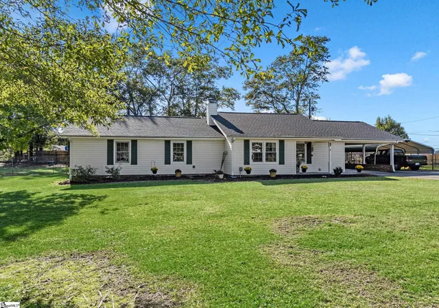 Photo 2 of Single family home for sale at 110 Coldspring Dr, Spartanburg, SC 29301 | MLS# 1603681 | Listing updated on 2026-09-14