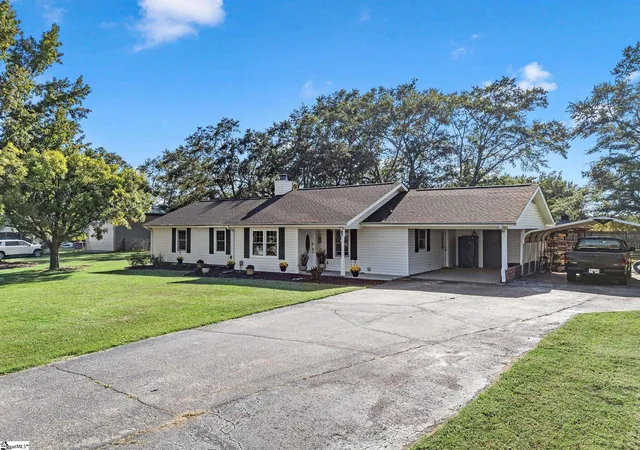 Photo 3 of Single family home for sale at 110 Coldspring Dr, Spartanburg, SC 29301 | MLS# 1603681 | Listing updated on 2026-09-14