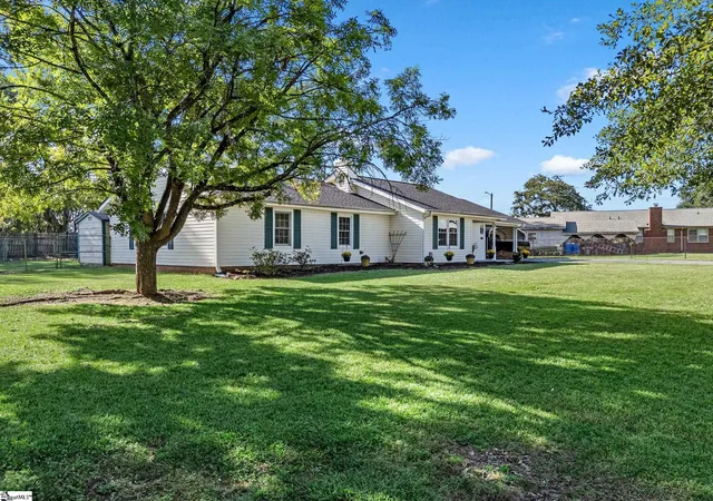 Photo 3 of Single family home for sale at 110 Coldspring Dr, Spartanburg, SC 29301 | MLS# 1603681 | Listing updated on 2026-09-14