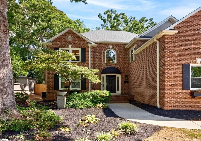 Photo 2 of Single family home for sale at 5 Grape Vine Ct, Greenville, SC 29607 | MLS# 1603502 | Listing updated on 2026-09-10