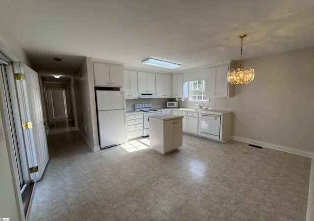 Photo 4 of Single family home for sale at 214 Jones St, Laurens, SC 29360 | MLS# 1603041 | Listing updated on 2026-09-09