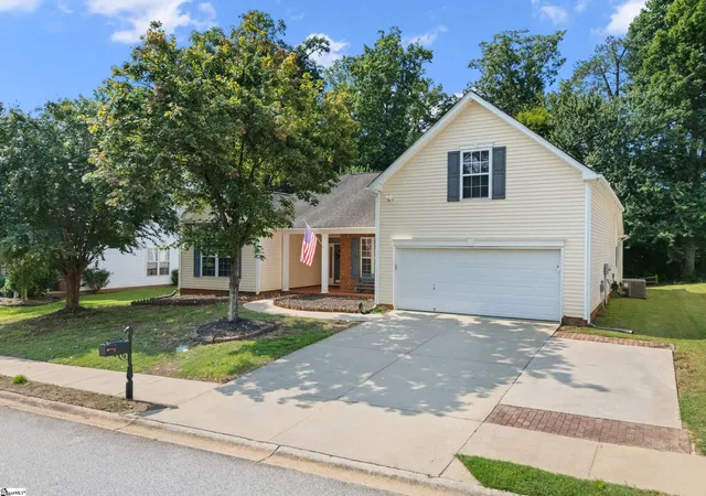 Photo 2 of Single family home for sale at 116 Landau Pl, Simpsonville, SC 29680 | MLS# 1602950 | Listing updated on 2026-09-06