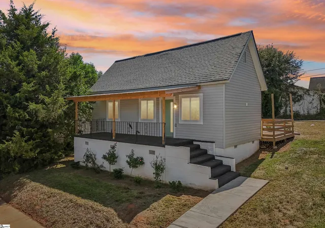 Photo 1 of Single family home for sale at 35 Henry St, Greenville, SC 29605 | MLS# 1603749 | Listing updated on 2026-09-14