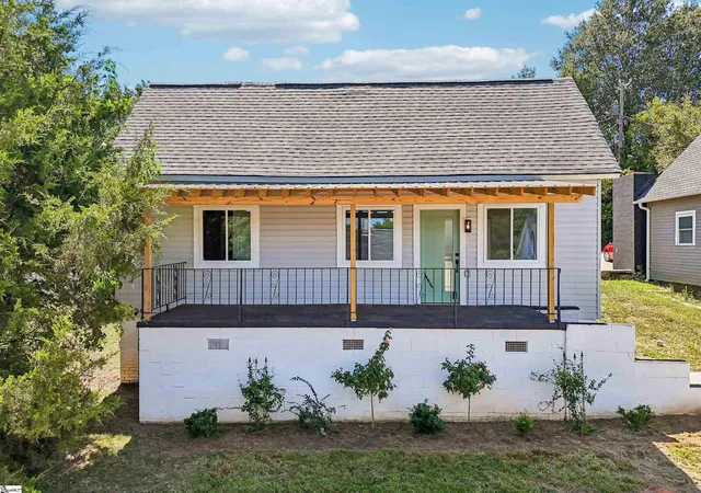 Photo 2 of Single family home for sale at 35 Henry St, Greenville, SC 29605 | MLS# 1603749 | Listing updated on 2026-09-14