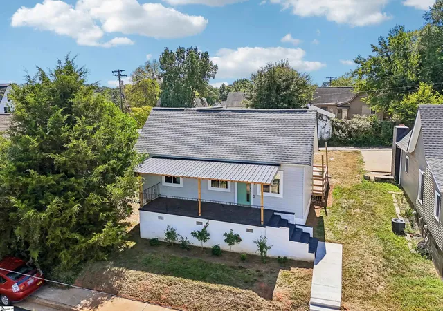 Photo 3 of Single family home for sale at 35 Henry St, Greenville, SC 29605 | MLS# 1603749 | Listing updated on 2026-09-14