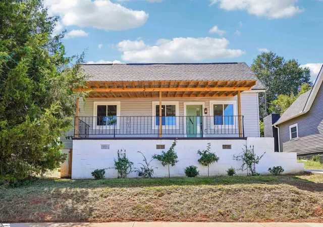 Photo 4 of Single family home for sale at 35 Henry St, Greenville, SC 29605 | MLS# 1603749 | Listing updated on 2026-09-14