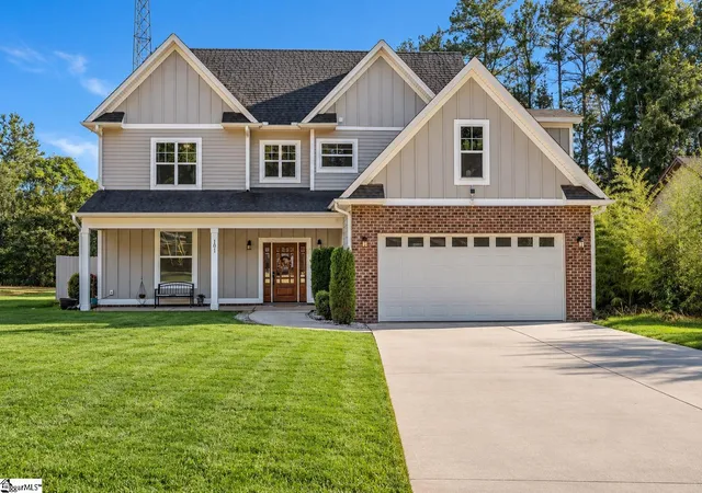 Photo 2 of Single family home for sale at 101 S Valley Ln, Greenville, SC 29611 | MLS# 1606001 | Listing updated on 2026-10-07