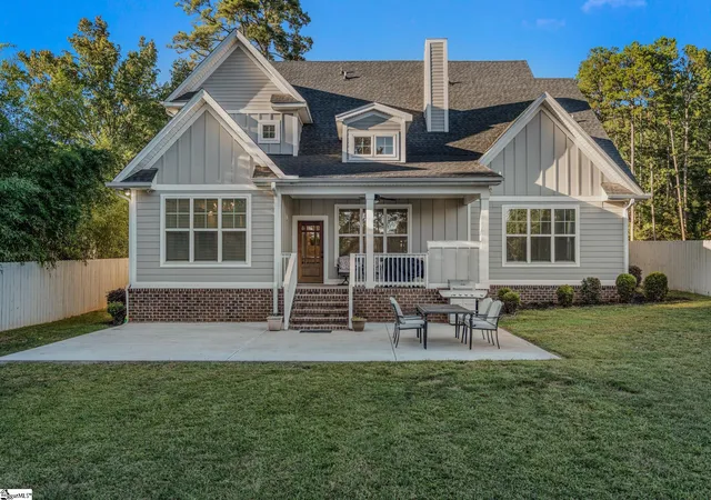 Photo 3 of Single family home for sale at 101 S Valley Ln, Greenville, SC 29611 | MLS# 1606001 | Listing updated on 2026-10-07