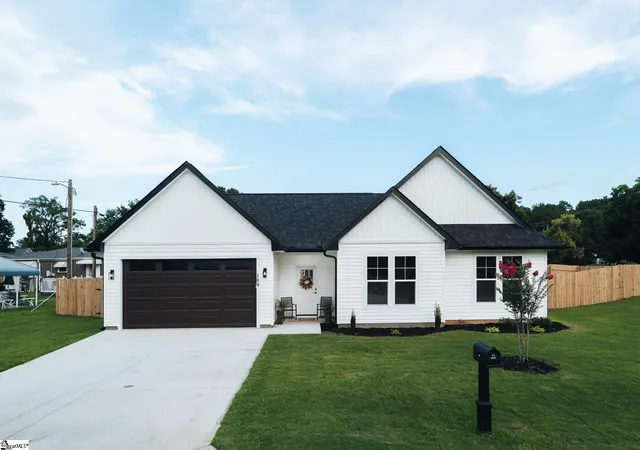 Photo 1 of Sale Pending at 100 Cottage St, Lyman, SC 29365 | MLS# 1590745 | Listing updated on 2026-09-11