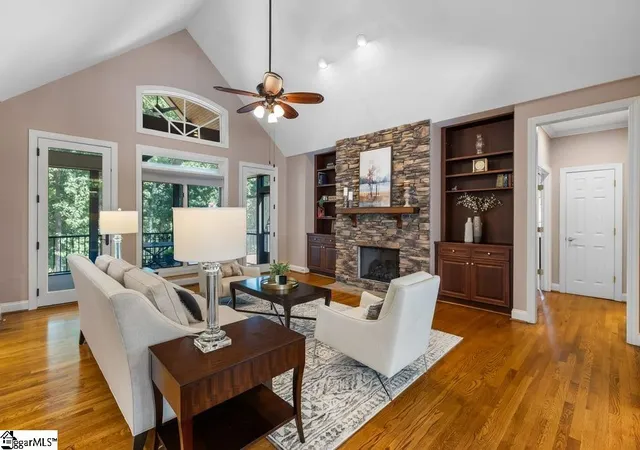 Photo 4 of Single family home for sale at 1 Long Shadow Ln, Travelers Rest, SC 29690 | MLS# 1583253 | Listing updated on 2026-09-10
