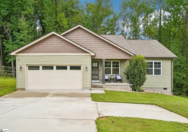 Photo 1 of Single family home for sale at 101 Boxwood Ln, Greer, SC 29650 | MLS# 1604839 | Listing updated on 2026-10-06