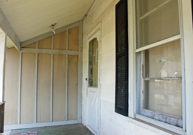 Photo 4 of Single family home for sale at 114 4th Street, Greenville, SC 29611 | MLS# 1602722 | Listing updated on 2026-09-06