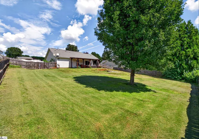 Photo 2 of Single family home for sale at 6 Regional Dr, Greer, SC 29651 | MLS# 1602833 | Listing updated on 2026-09-03
