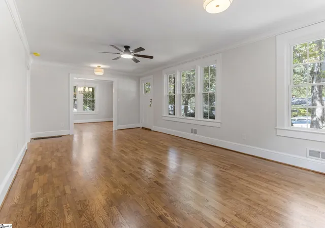 Photo 4 of Single family home for sale at 6 Beverly Ave, Greenville, SC 29605 | MLS# 1604307 | Listing updated on 2026-09-20