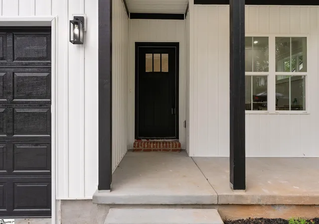 Photo 2 of Single family home for sale at 6 Apopka Ave, Greenville, SC 29609 | MLS# 1604934 | Listing updated on 2026-09-29