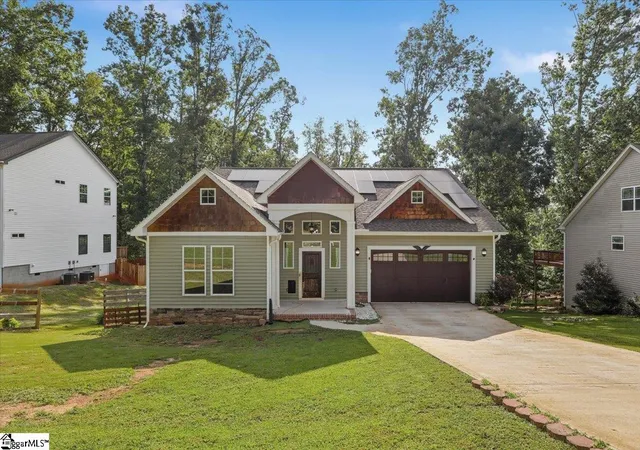 Photo 1 of Single family home for sale at 1601 E Saluda Lake Rd, Greenville, SC 29611 | MLS# 1604259 | Listing updated on 2026-10-08