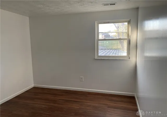 Listing Photo 2 - Condo for sale in building located at 5551 Hummock Rd, Dayton, OH 45426