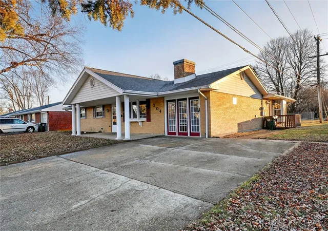 Photo 3 of Single family home for sale at 304 Applegate Rd, Englewood, OH 45322 | MLS# 952733 | Listing updated on 2026-09-04