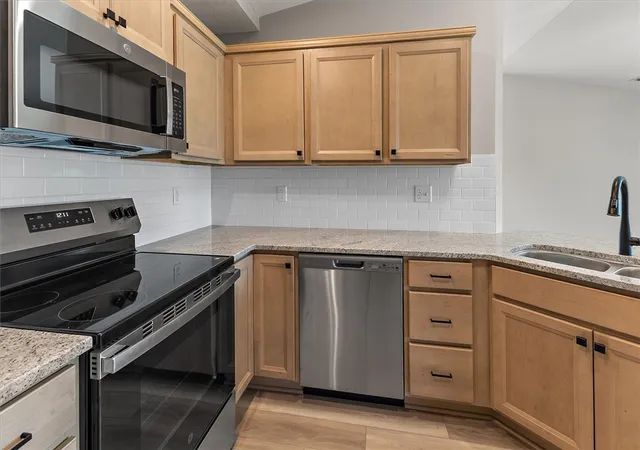Listing Photo 4 - Condo for sale in building located at 501 Greendell Bend, Fairborn, OH 45324 - Unit #757-305