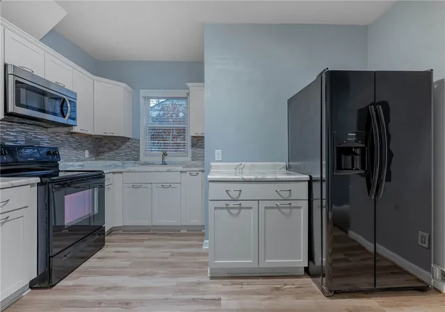 Photo 3 of Sale Pending at 1041 Vine St, Hamilton, OH 45011 | MLS# 955717 | Listing updated on 2026-09-22