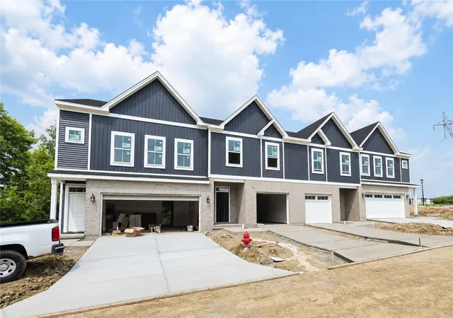 Photo 1 of Sale Pending at 2837 Forest Hvn Dr #4, Middletown, OH 45044 | MLS# 956028 | Listing updated on 2026-09-14