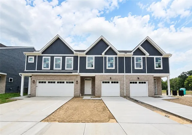 Photo 1 of Sale Pending at 2757 Forest Hvn Dr #44, Middletown, OH 45044 | MLS# 956032 | Listing updated on 2026-09-15