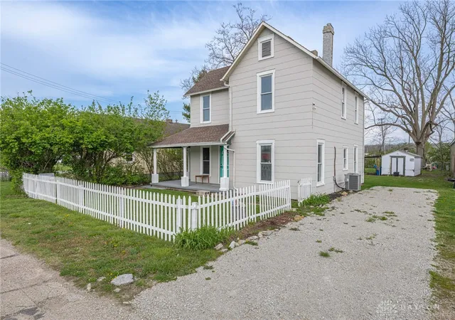 Photo 2 of Single family home for sale at 2210 Larch St, Springfield, OH 45503 | MLS# 956560 | Listing updated on 2026-09-11