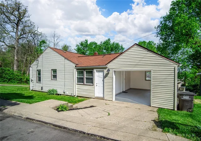 Photo 3 of Single family home for sale at 620 S Elm St, West Carrollton, OH 45449 | MLS# 957035 | Listing updated on 2026-10-06