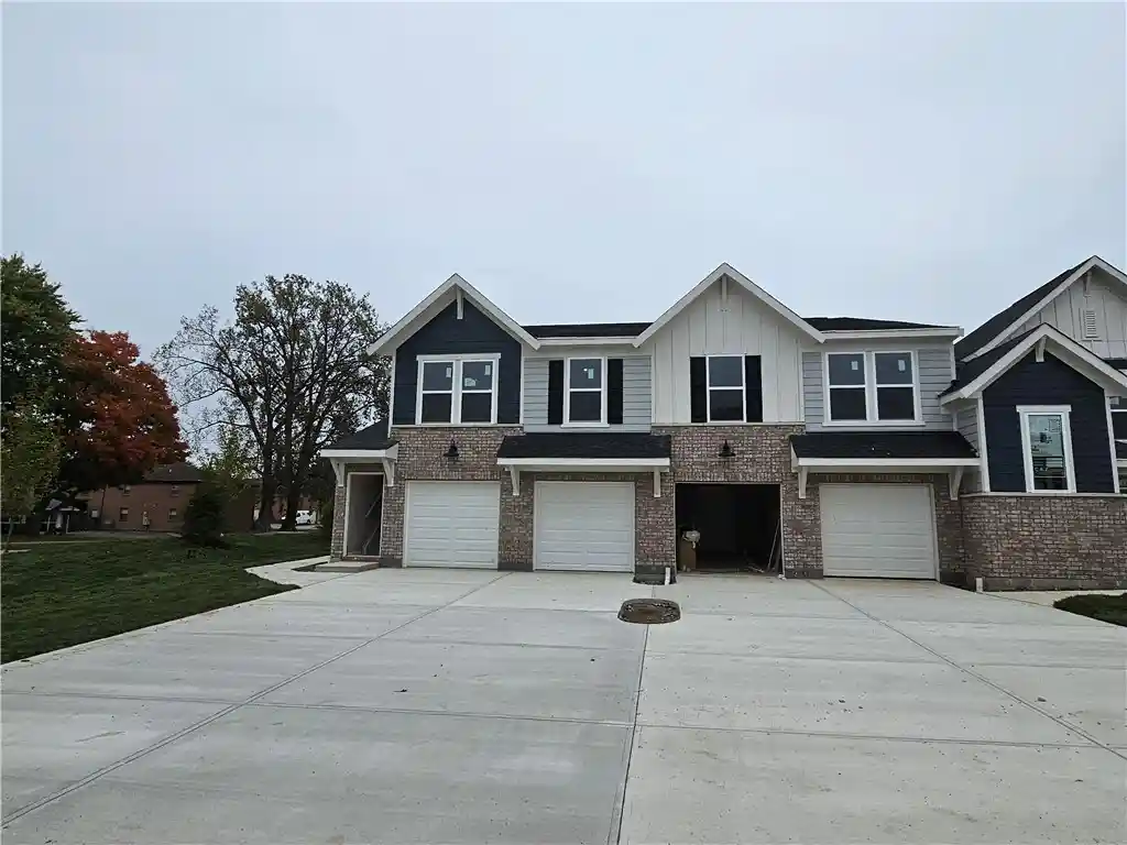 Listing Photo 1 - Condo for sale in 420 Pilot Pt located at 420 Pilot Pt, Vandalia, OH 45377 - Unit #2-301