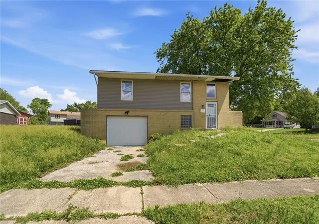 Photo 2 of Single family home for sale at 1805 Coretta Ct, Dayton, OH 45417 | MLS# 958083 | Listing updated on 2026-09-04