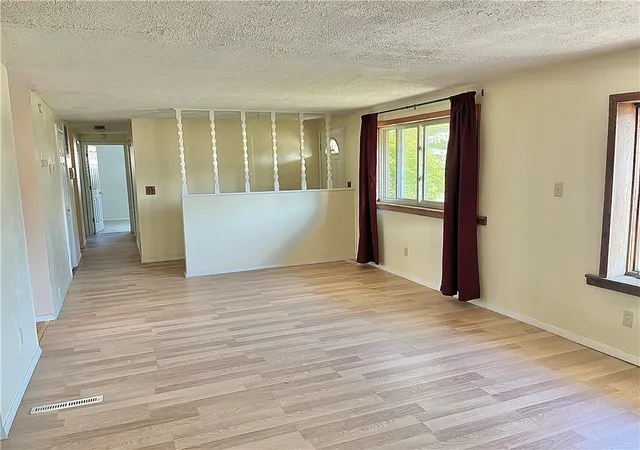 Photo 4 of Single family home for sale at 4957 Chesham Dr, Dayton, OH 45424 | MLS# 958675 | Listing updated on 2026-10-02