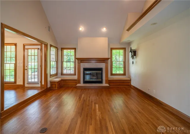 Photo 4 of Single family home for sale at 185 Barrington Village Dr, Xenia, OH 45385 | MLS# 958671 | Listing updated on 2026-09-24