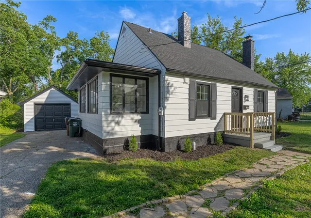 Photo 2 of Sale Pending at 1205 Ellen Dr, Middletown, OH 45042 | MLS# 959093 | Listing updated on 2026-09-05