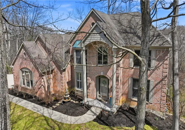 Photo 2 of Single family home for sale at 873 Miami Ridge Dr, Loveland, OH 45140 | MLS# 959161 | Listing updated on 2026-09-11