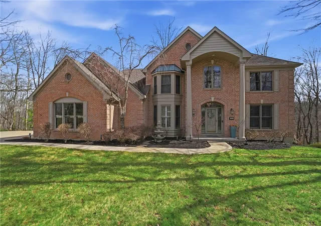 Photo 2 of Single family home for sale at 873 Miami Ridge Dr, Loveland, OH 45140 | MLS# 959161 | Listing updated on 2026-09-11