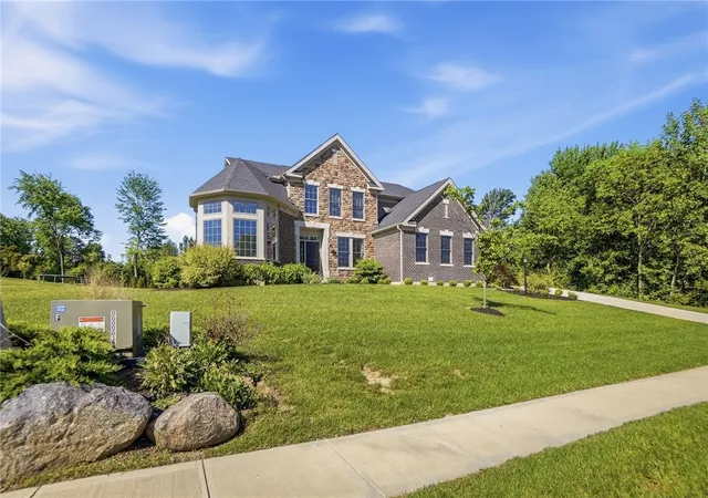 Photo 2 of Sale Pending at 2731 Bent Grass Dr, Beavercreek, OH 45431 | MLS# 959394 | Listing updated on 2026-10-07