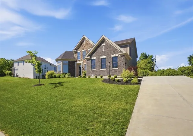 Photo 3 of Sale Pending at 2731 Bent Grass Dr, Beavercreek, OH 45431 | MLS# 959394 | Listing updated on 2026-10-07