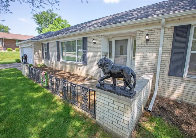 Photo 3 of Single family home for sale at 950 Rayberta Dr, Vandalia, OH 45377 | MLS# 959493 | Listing updated on 2026-09-21