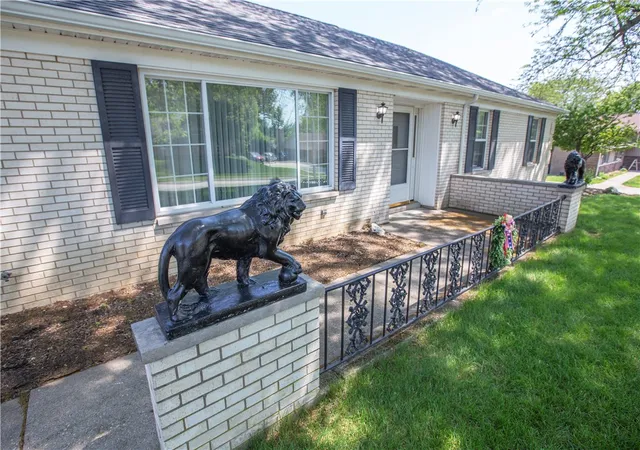 Photo 3 of Single family home for sale at 950 Rayberta Dr, Vandalia, OH 45377 | MLS# 959493 | Listing updated on 2026-09-21