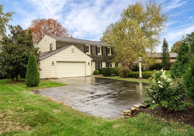 Photo 2 of Single family home for sale at 811 W Spring Valley Pike, Centerville, OH 45458 | MLS# 959796 | Listing updated on 2026-09-13