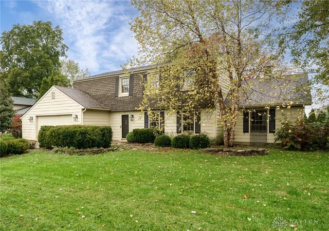 Photo 2 of Single family home for sale at 811 W Spring Valley Pike, Centerville, OH 45458 | MLS# 959796 | Listing updated on 2026-09-13