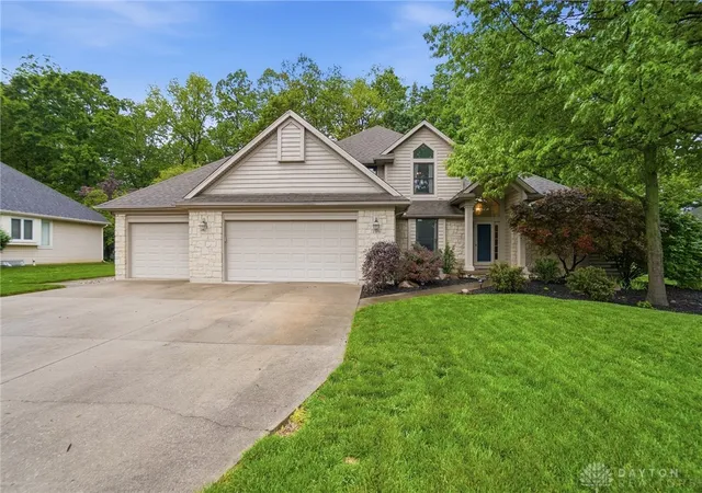 Photo 2 of Single family home for sale at 2375 Worthington Dr, Troy, OH 45373 | MLS# 959886 | Listing updated on 2026-09-12