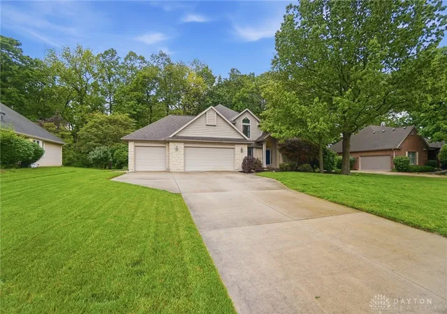 Photo 3 of Single family home for sale at 2375 Worthington Dr, Troy, OH 45373 | MLS# 959886 | Listing updated on 2026-09-12