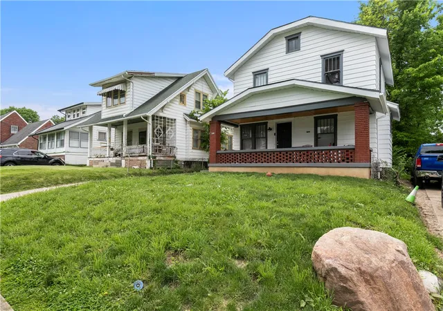 Photo 4 of Single family home for sale at 323 Roxbury Rd, Dayton, OH 45417 | MLS# 960204 | Listing updated on 2026-08-30
