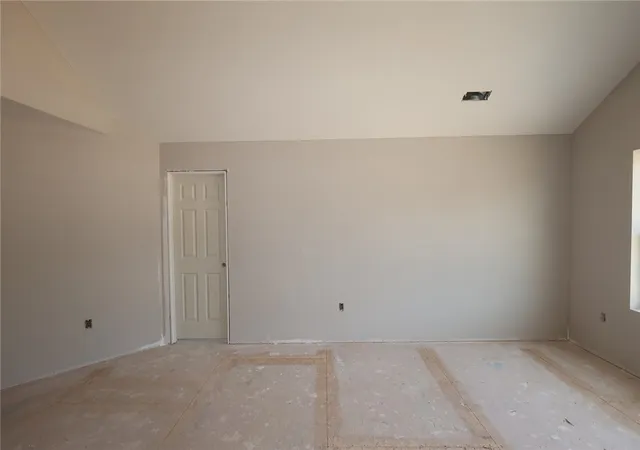 Photo 4 of Sale Pending at 640 Goldfinch Dr, Beavercreek, OH 45434 | MLS# 960372 | Listing updated on 2026-09-24