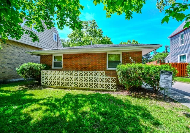 Listing Photo 4 - Condo for sale in building located at 932 Nordale Ave, Dayton, OH 45420